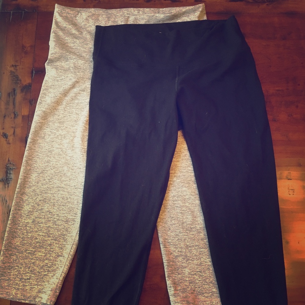 TWO PAIR Activewear Leggings, size XL Old Navy EUC